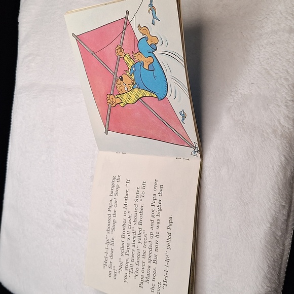 1983 The Berenstain Bears Go Fly A Kite Vintage Paperback Small Book - Picture 6 of 7